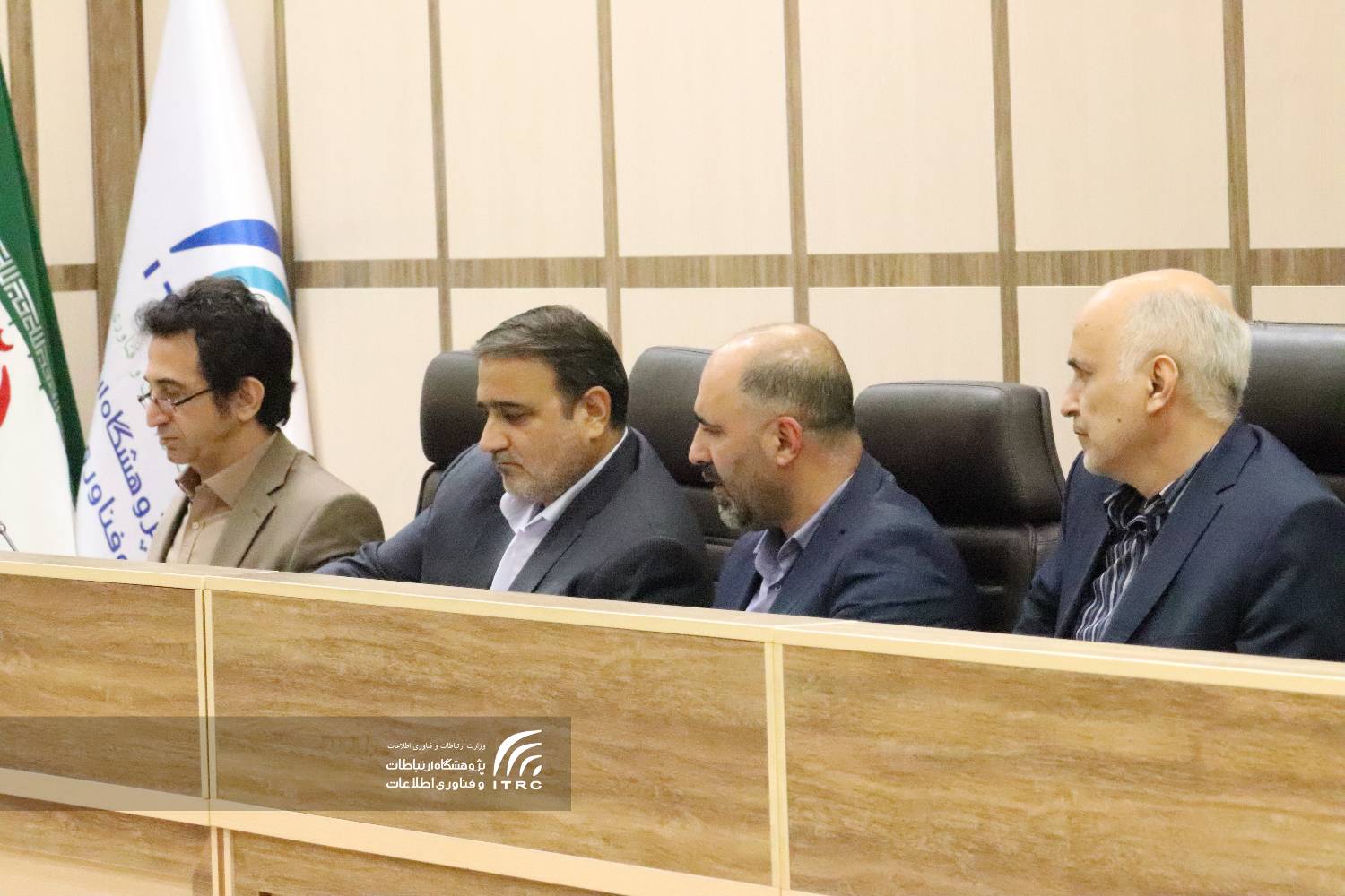 بازدید وزیر ارتباطات از پژوهشکاه ارتباطات و فناوری اطلاعات