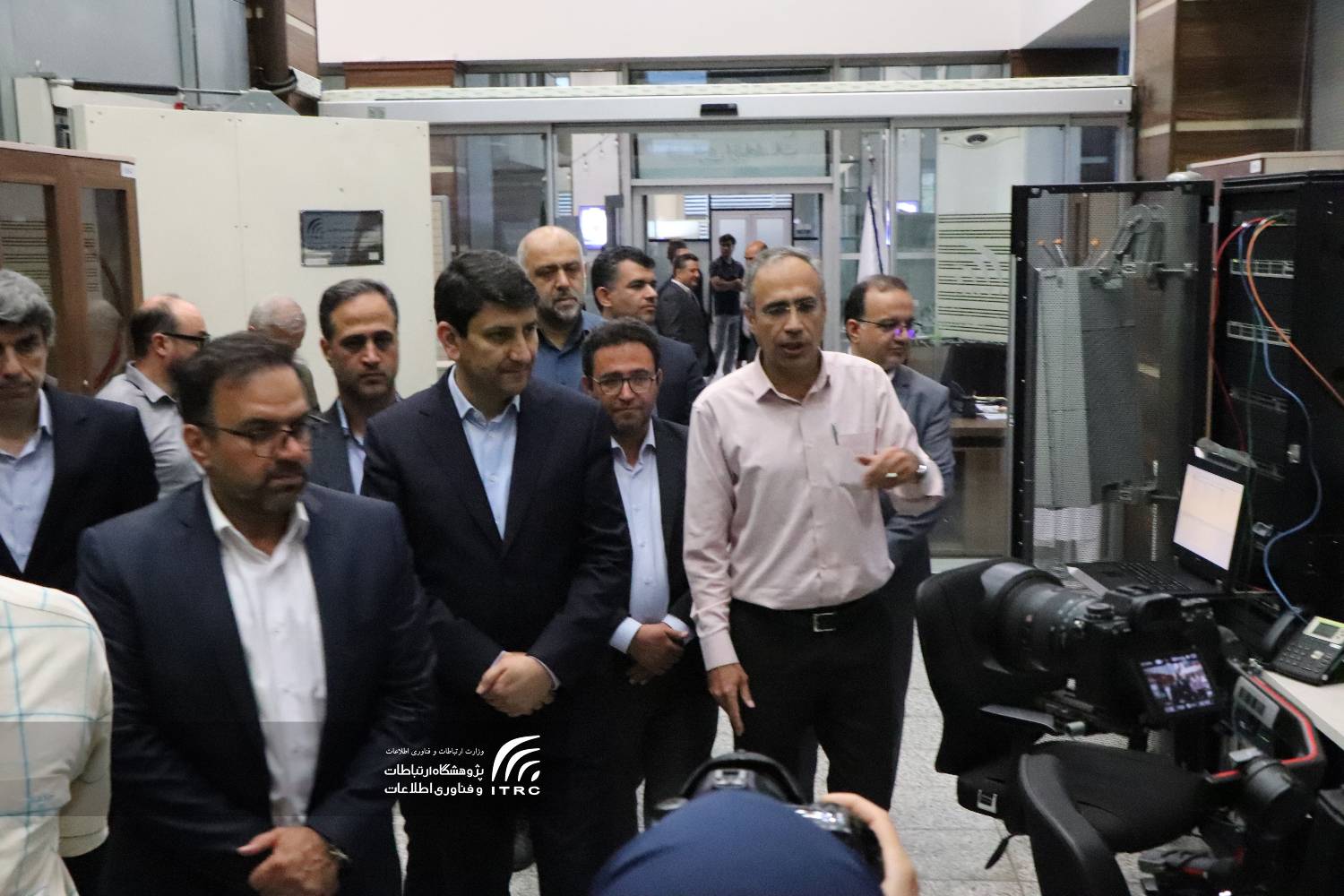 بازدید وزیر ارتباطات از پژوهشکاه ارتباطات و فناوری اطلاعات