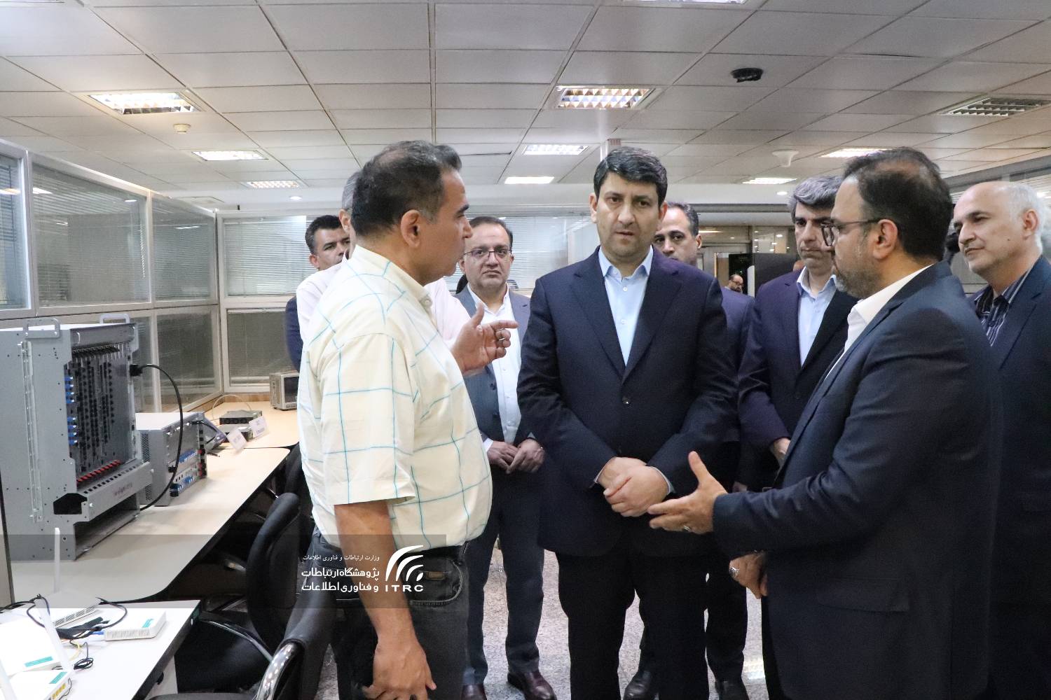 بازدید وزیر ارتباطات از پژوهشکاه ارتباطات و فناوری اطلاعات