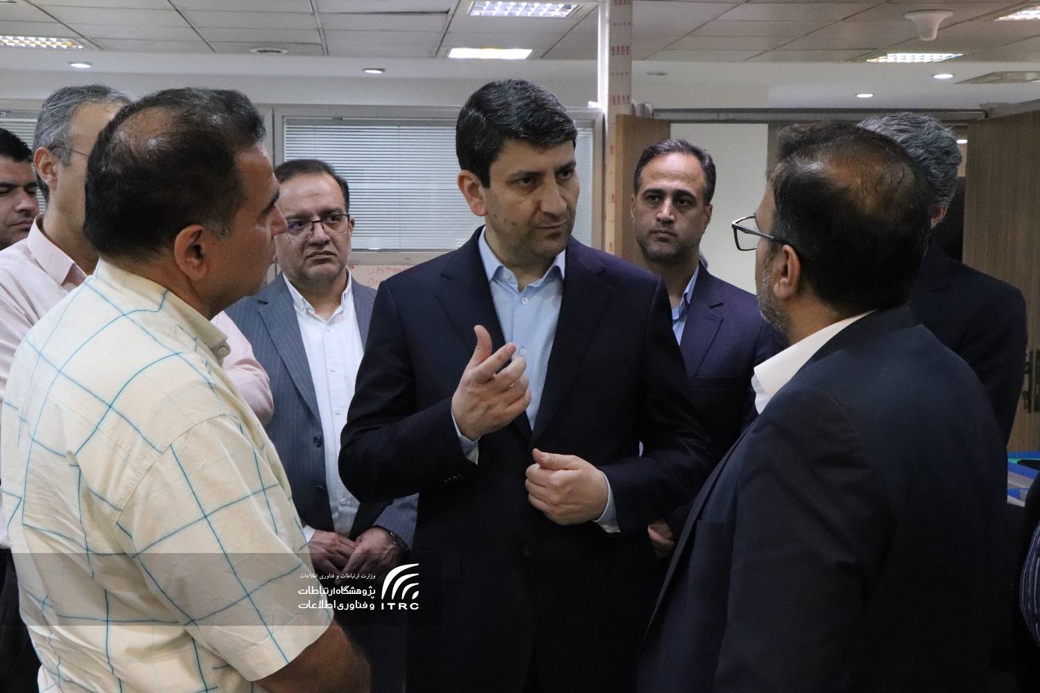 بازدید وزیر ارتباطات از پژوهشکاه ارتباطات و فناوری اطلاعات