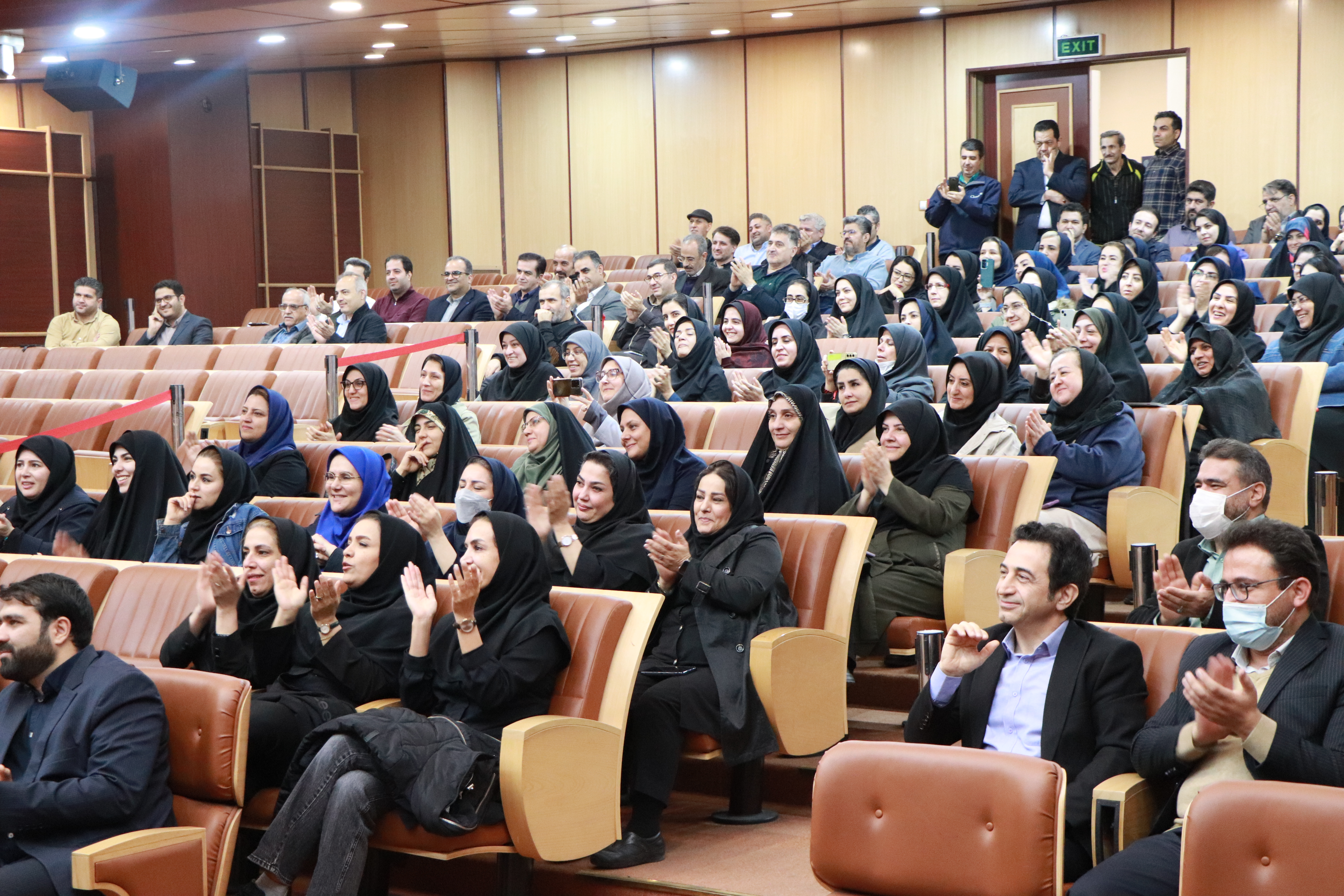 جشن تکریم روز زن و مقام مادر به مناسبت ولادت با سعادت حضرت زهرا (س) 