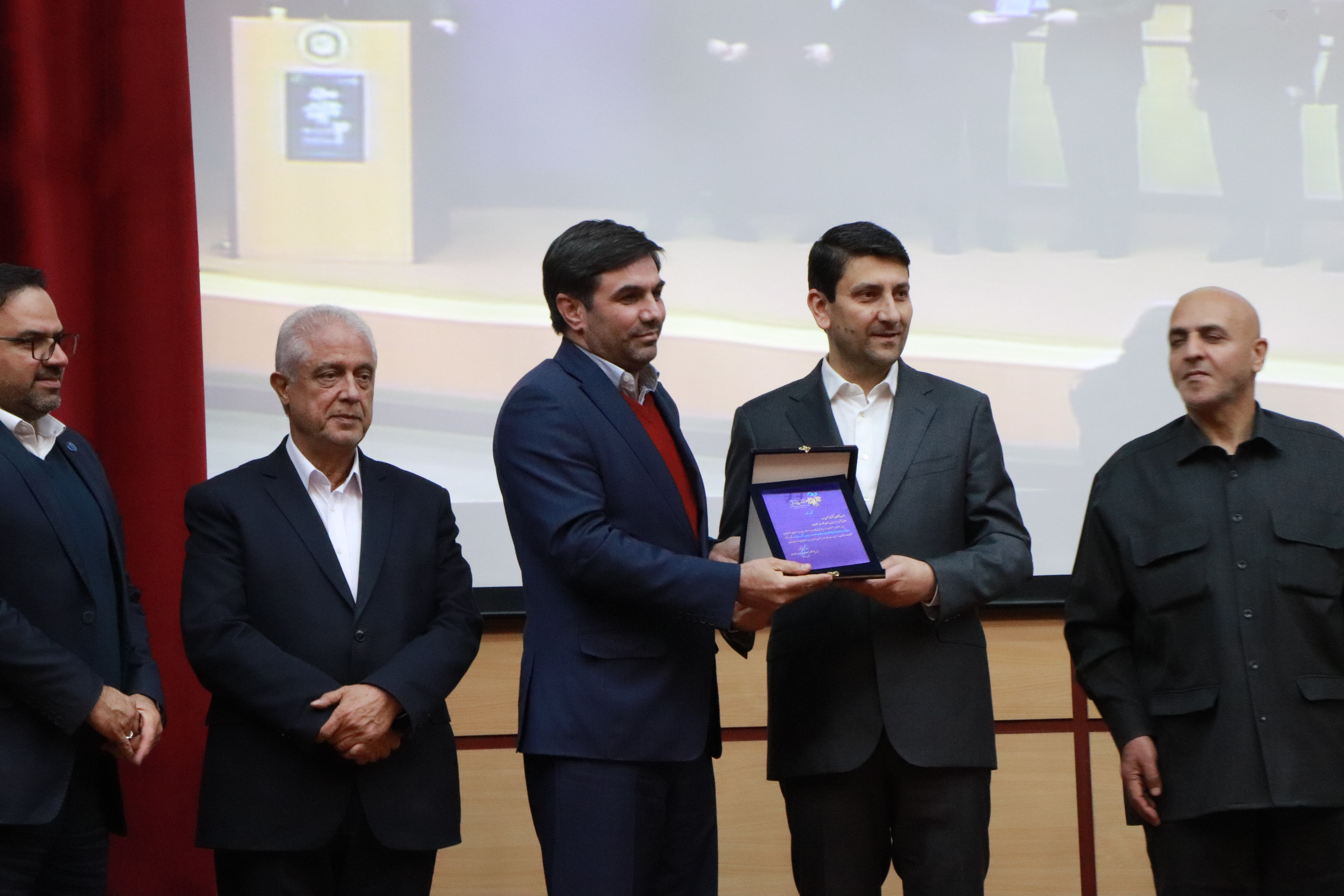 رویداد "چهارمین جشنواره هفته پژوهش" و "بزرگداشت مقام دکتر حکاک"